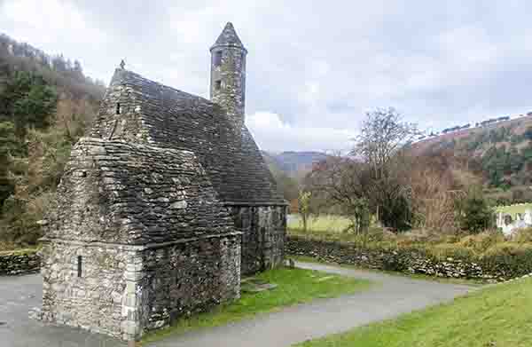 131 - Irlanda - Glendalough - Ciudad Monastica - iglesia de St. Kevin's